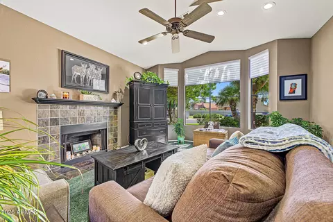 Living - 322 E Hearne Way, Gilbert, AZ 85234 photo 1 of 4