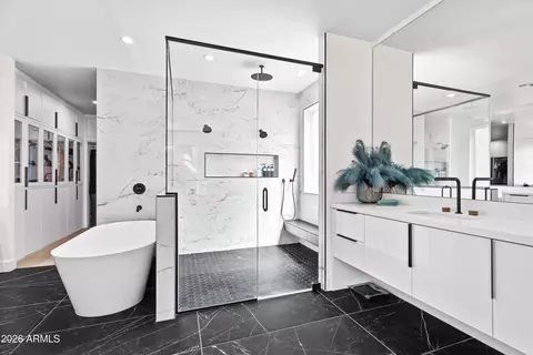 Bath - 3821 E Whitton Ave, Phoenix, AZ 85018 photo 2 of 6