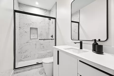 Bath - 3821 E Whitton Ave, Phoenix, AZ 85018 photo 5 of 6