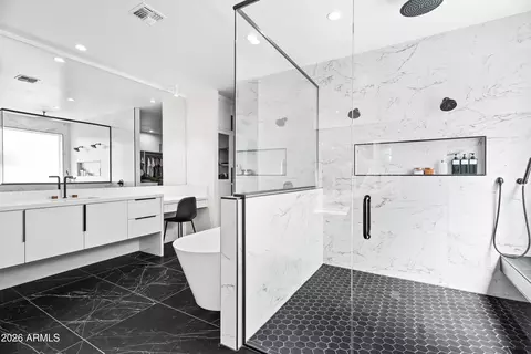 Bath - 3821 E Whitton Ave, Phoenix, AZ 85018 photo 1 of 6