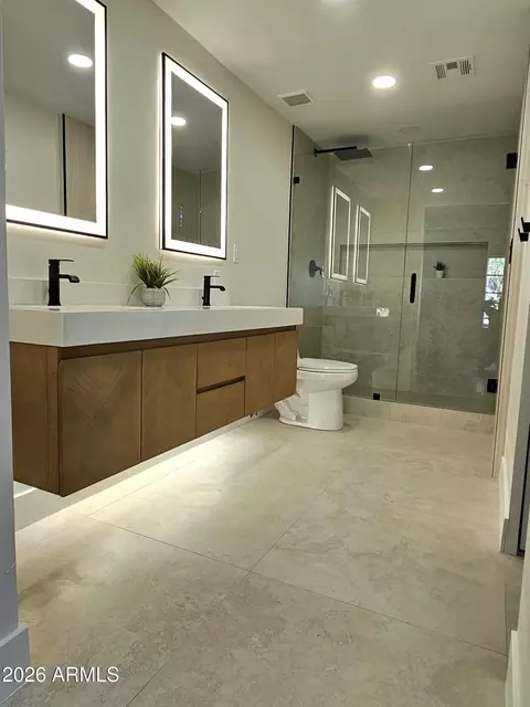 Bath - 6153 N 28th Pl, Phoenix, AZ 85016 photo 4 of 6