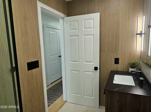 Bath - 6153 N 28th Pl, Phoenix, AZ 85016 photo 6 of 6