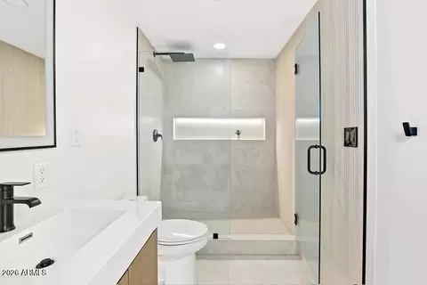 Bath - 6153 N 28th Pl, Phoenix, AZ 85016 photo 2 of 6