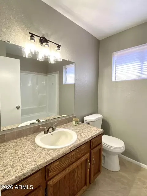 Bath - 3301 W Muriel Dr, Phoenix, AZ 85053 photo 3 of 4