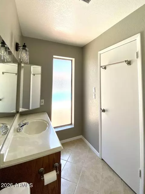 Bath - 3301 W Muriel Dr, Phoenix, AZ 85053 photo 1 of 4