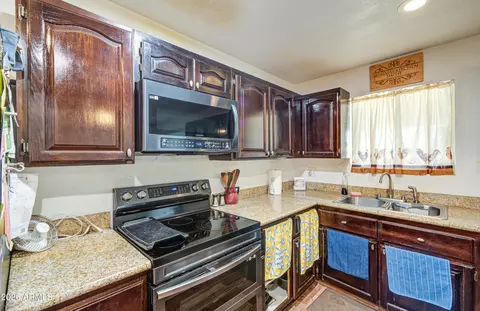 Kitchen - 4738 N 40th Dr, Phoenix, AZ 85019 photo 5 of 5