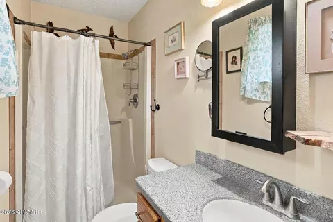 Bath - 765 N Alta Vista Dr, Eagar, AZ 85925 photo 1 of 2