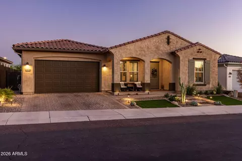 Exterior - 2939 E Crest Ln, Phoenix, AZ 85050 photo 9 of 16