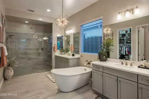 Bath - 2939 E Crest Ln, Phoenix, AZ 85050 photo 1 of 5