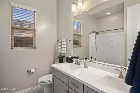 Bath - 2939 E Crest Ln, Phoenix, AZ 85050 photo 4 of 5