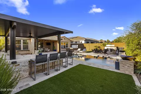Exterior - 2939 E Crest Ln, Phoenix, AZ 85050 photo 5 of 16