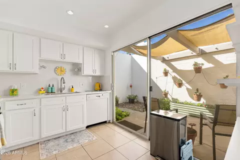 Kitchen - 6644 N Majorca Lane E Ln E, Phoenix, AZ 85016 photo 1 of 3