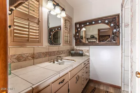 Bath - 5202 N 21st St, Phoenix, AZ 85016 photo 1 of 1