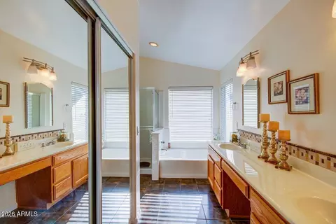 Bath - 3514 E Topeka Dr, Phoenix, AZ 85050 photo 1 of 1