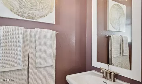 Bath - 107 E Windsor Dr, Gilbert, AZ 85296 photo 1 of 3