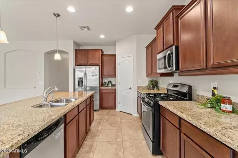 Kitchen - 2953 E Tonto Dr, Gilbert, AZ 85298 photo 1 of 4