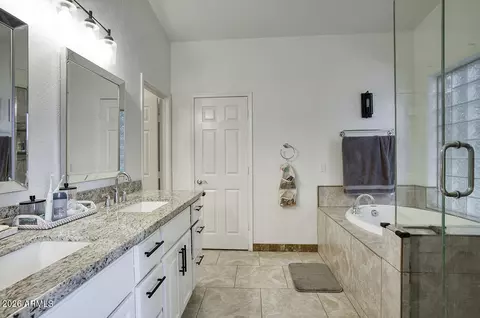 Bath - 625 W Ocotillo Rd, Phoenix, AZ 85013 photo 3 of 4