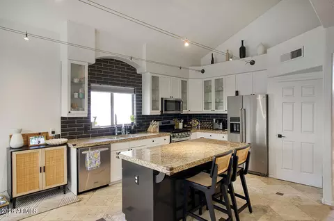 Kitchen - 625 W Ocotillo Rd, Phoenix, AZ 85013 photo 1 of 2