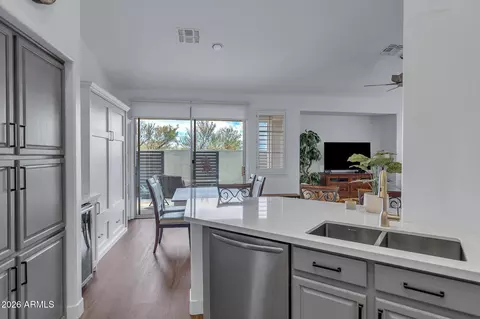 Kitchen - 1024 E Frye Rd #1005, Phoenix, AZ 85048 photo 4 of 4