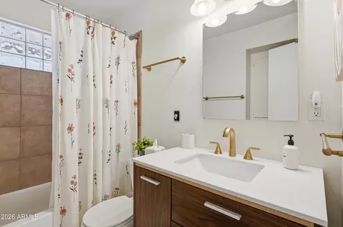 Bath - 3935 E Whitton Ave, Phoenix, AZ 85018 photo 2 of 2