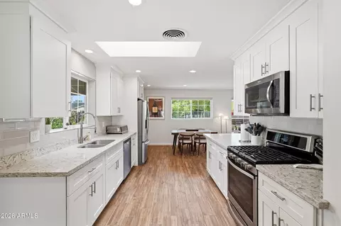 Kitchen - 3935 E Whitton Ave, Phoenix, AZ 85018 photo 4 of 4