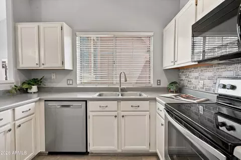 Kitchen - 1633 E Lakeside Dr #165, Gilbert, AZ 85234 photo 3 of 4
