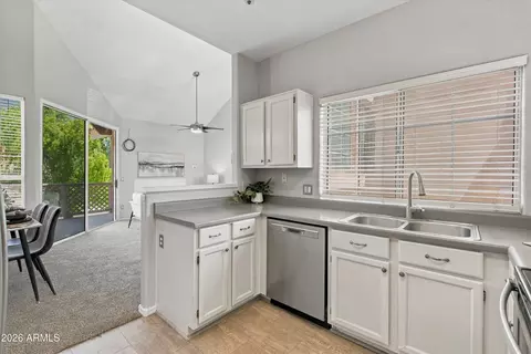 Kitchen - 1633 E Lakeside Dr #165, Gilbert, AZ 85234 photo 4 of 4