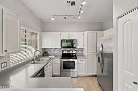 Kitchen - 1633 E Lakeside Dr #165, Gilbert, AZ 85234 photo 2 of 4