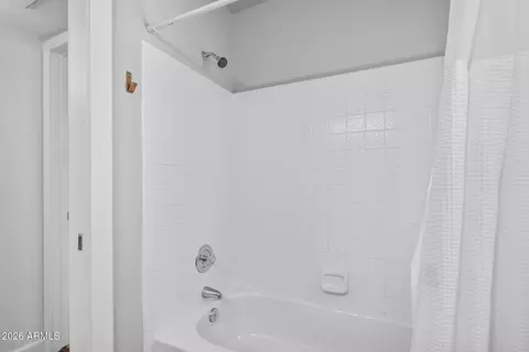 Bath - 3310 E Wescott Dr, Phoenix, AZ 85050 photo 5 of 5