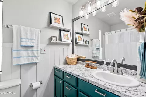 Bath - 3310 E Wescott Dr, Phoenix, AZ 85050 photo 4 of 5