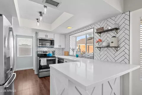 Kitchen - 3310 E Wescott Dr, Phoenix, AZ 85050 photo 2 of 4