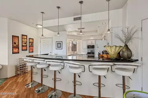 9151 W Greenway Rd #226, Peoria, AZ 85381