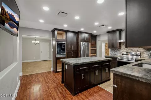 Kitchen - 11037 E Grove St, Mesa, AZ 85208 photo 4 of 5