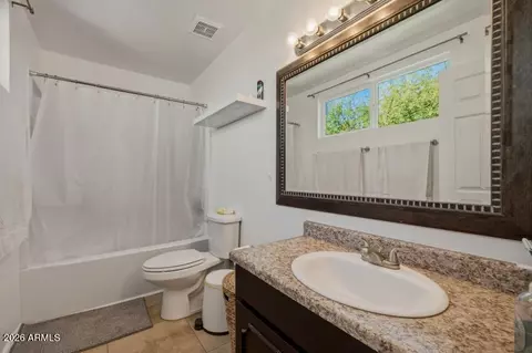 Bath - 1012 E Highland Ave, Phoenix, AZ 85014 photo 1 of 4