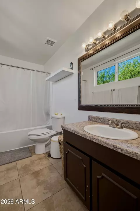 Bath - 1012 E Highland Ave, Phoenix, AZ 85014 photo 2 of 4