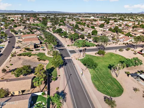 View/Area - 613 E Devon Dr, Gilbert, AZ 85296 photo 6 of 7
