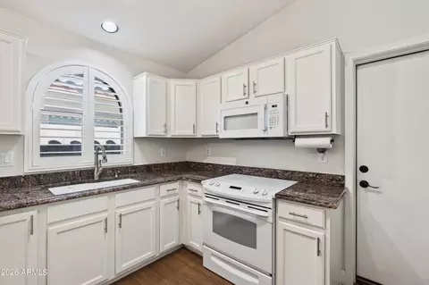 Kitchen - 613 E Devon Dr, Gilbert, AZ 85296 photo 3 of 5