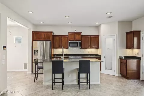 Kitchen - 2240 W Davis Rd, Phoenix, AZ 85023 photo 3 of 3