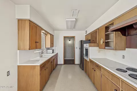 Kitchen - 2040 W Northview Ave, Phoenix, AZ 85021 photo 1 of 4