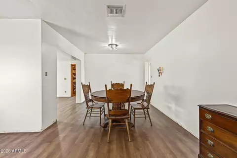 Dining - 2040 W Northview Ave, Phoenix, AZ 85021 photo 4 of 9