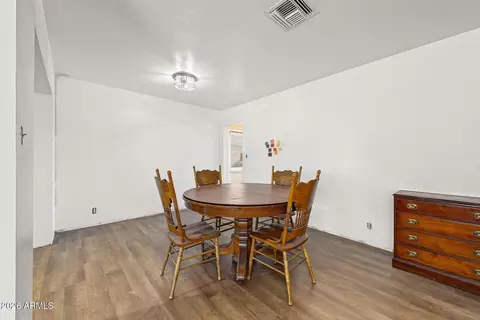 Dining - 2040 W Northview Ave, Phoenix, AZ 85021 photo 6 of 9