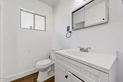 Bath - 2040 W Northview Ave, Phoenix, AZ 85021 photo 3 of 5
