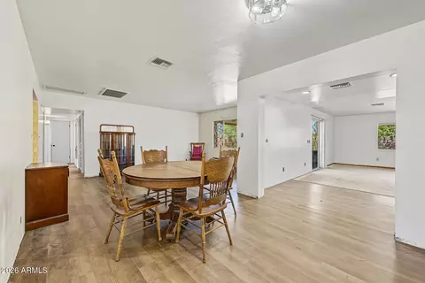 Dining - 2040 W Northview Ave, Phoenix, AZ 85021 photo 8 of 9