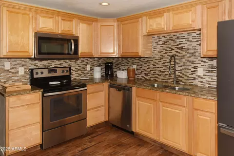 Kitchen - 3520 E Thunderbird Rd, Phoenix, AZ 85032 photo 3 of 4