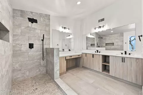 Bath - 3307 E Coconino St, Phoenix, AZ 85044 photo 6 of 12