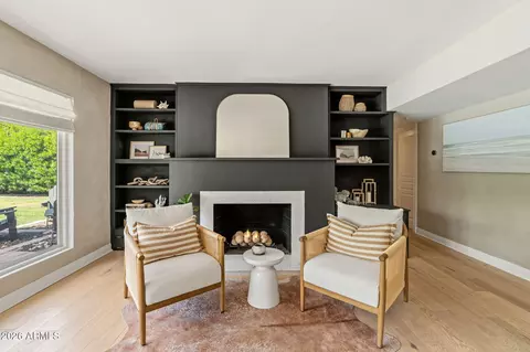 Living - 7718 N 2nd Ave, Phoenix, AZ 85021 photo 4 of 5