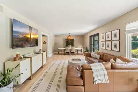 Living - 7718 N 2nd Ave, Phoenix, AZ 85021 photo 2 of 5
