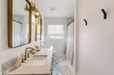 Bath - 7718 N 2nd Ave, Phoenix, AZ 85021 photo 2 of 2