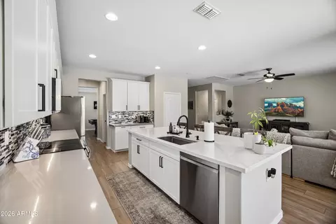 Kitchen - 4136 S Butte Ln, Gilbert, AZ 85297 photo 4 of 5