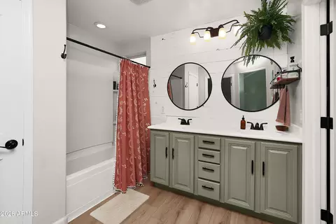Bath - 2065 E Lindrick Dr, Gilbert, AZ 85298 photo 2 of 2